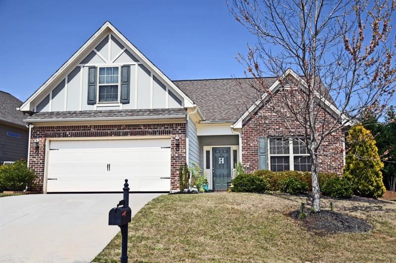 Pristine 4BR/3BA - stunning private - fenced back 