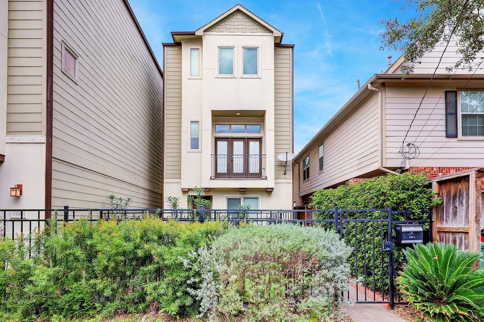 Welcome home to 5424 Petty St B!