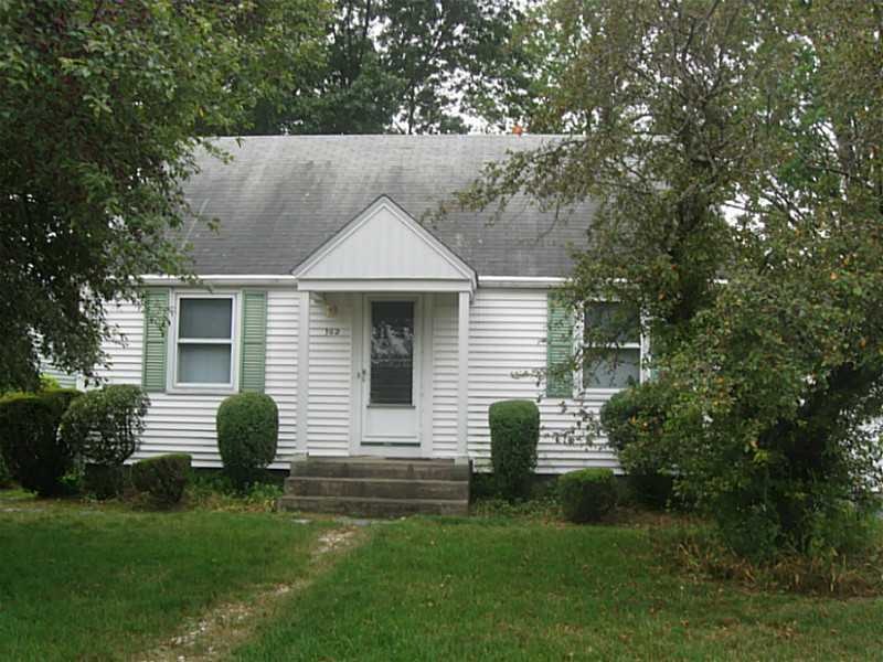 102 Baywood St, Warwick, RI 02886 - photo 1