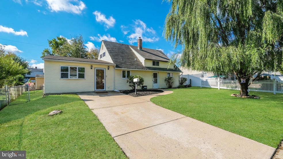 29 Redbrook Ln, Levittown, PA 19055 - photo 1