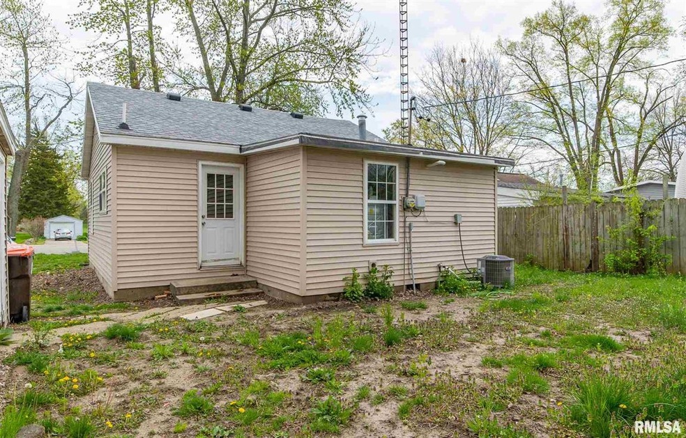 811 S Kickapoo St, Lincoln, IL 62656 - photo 1