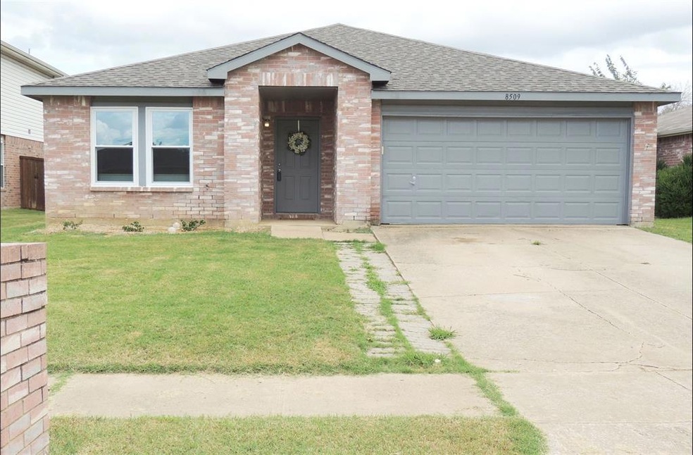 8509 Clear River Ln, Denton, TX 76210 - photo 1