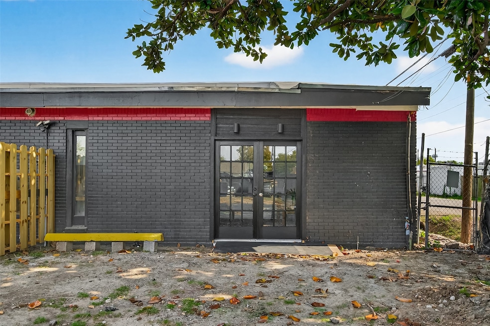 100 W Hamilton St, Houston, TX 77076 - photo 1