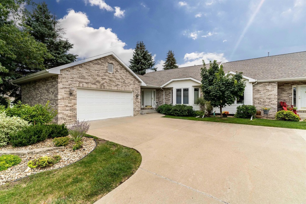 3023 Pheasant Dr unit B, Cedar Falls, IA 50613 - photo 1