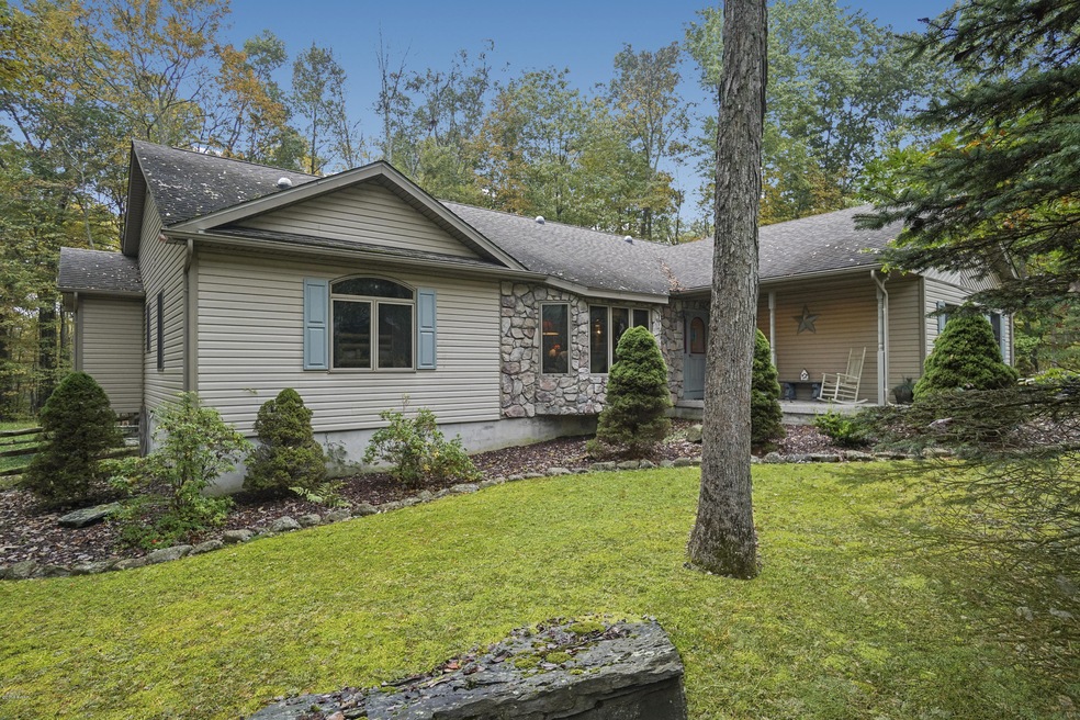 137 Buckboard Ln, Lords Valley, PA 18428 - photo 1