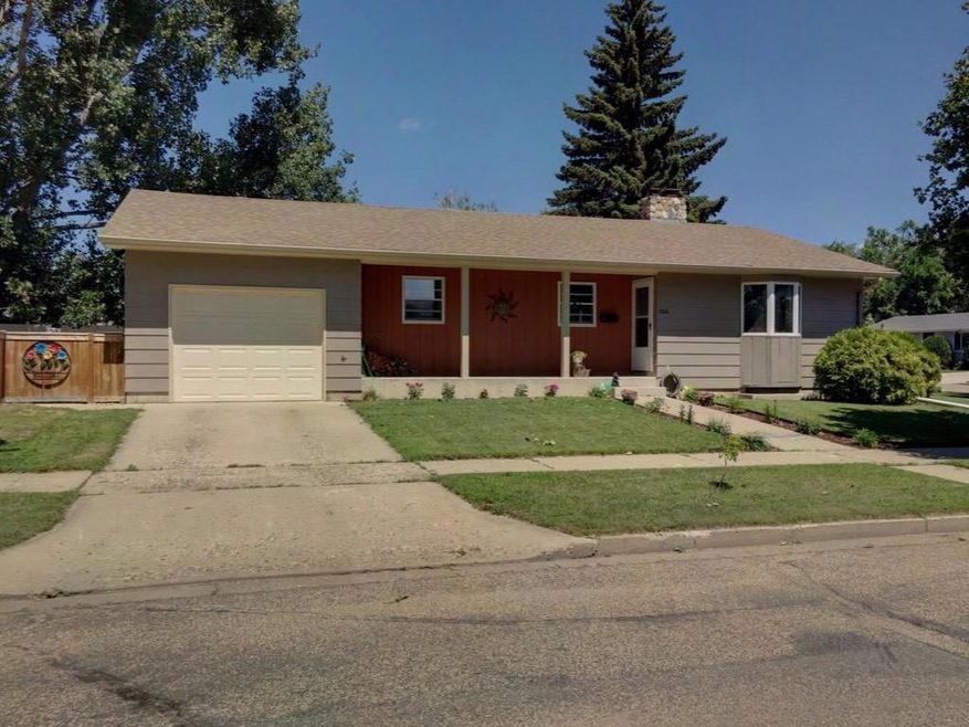 1002 5th Street West 1<|><|>