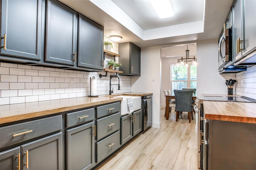 928 Shady Creek Ln, Bedford, TX 76021 - photo 1