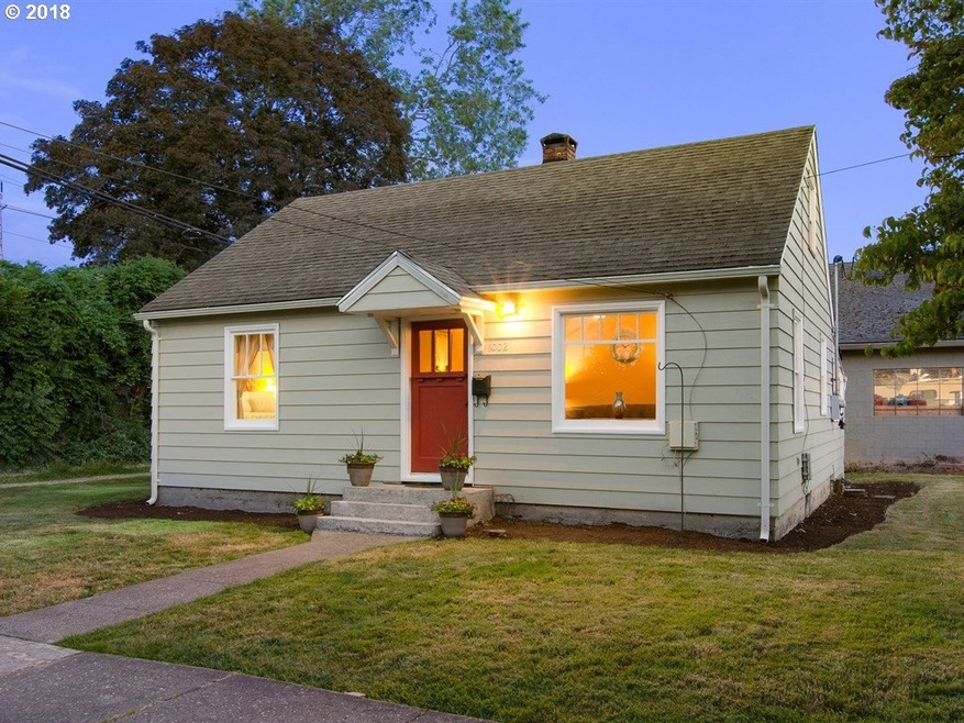 1002 E 6th St, Newberg, OR 97132 - photo 1