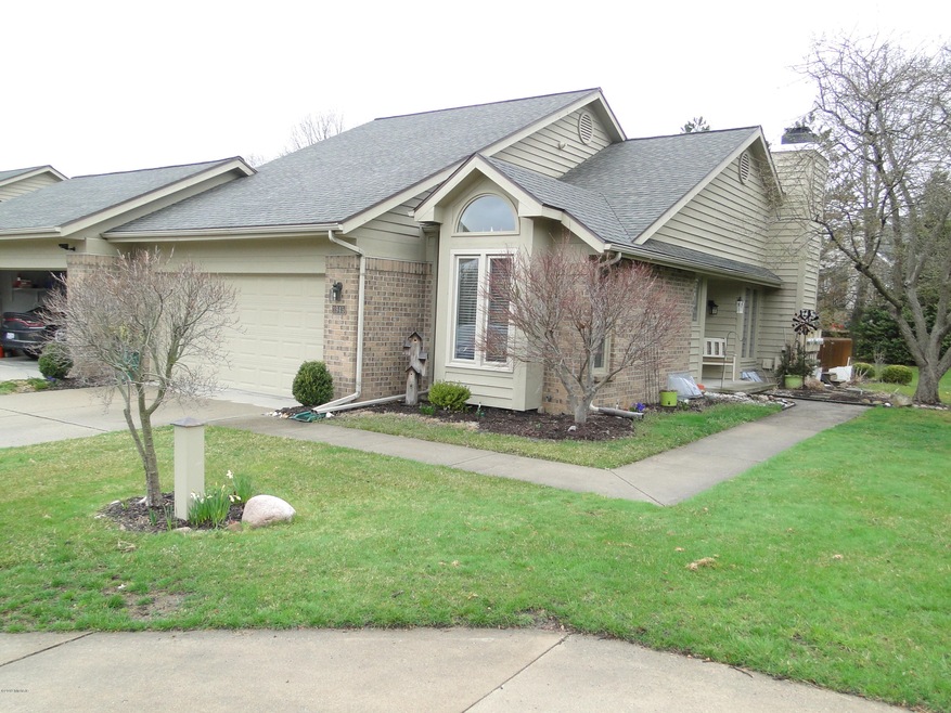 1945 Cross Bend St NE unit 41, Grand Rapids, MI 49505 - photo 1