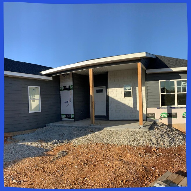 3 car garage 3 bd/2ba