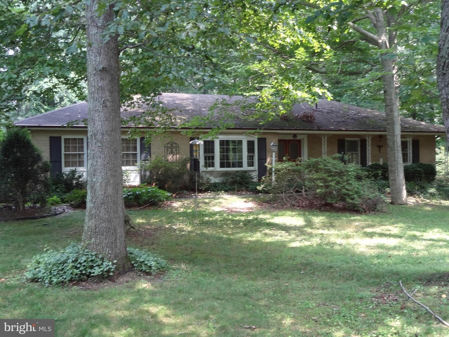 6827 Glencove Dr, Clifton, VA 20124 - photo 1