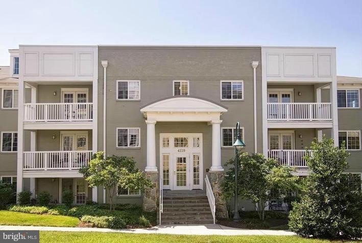 4119 S Four Mile Run Dr unit 302, Arlington, VA 22204 - photo 1