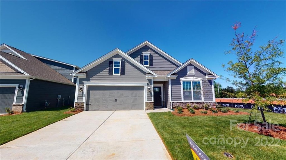 78 Fox Cove Rd, Hendersonville, NC 28739 - photo 1