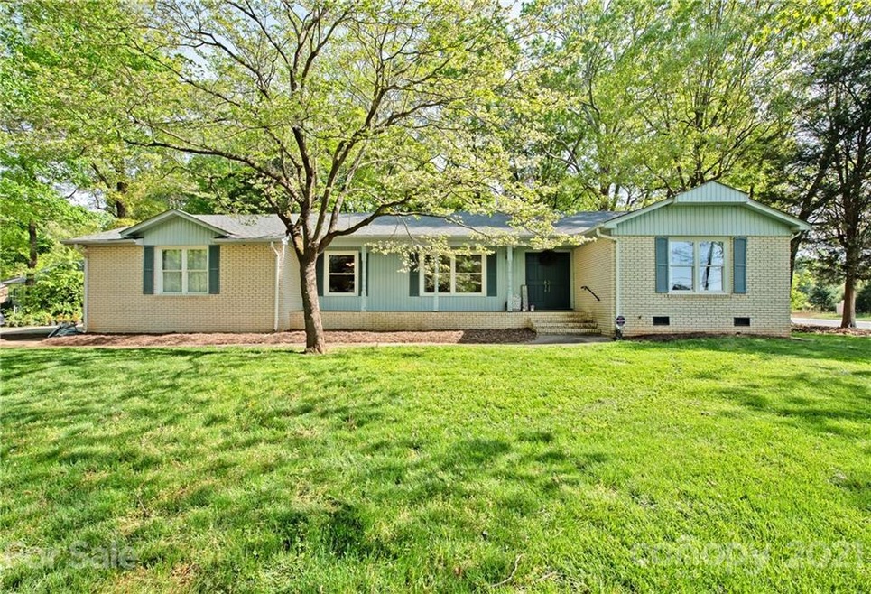 Brick, Ranch, 3 bedroom, 2 full bath home on large (.90), corner, private, level, wooded lot with no HOA!