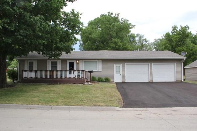 400 & 404 E 27th St S, Newton, IA 50208 - photo 1