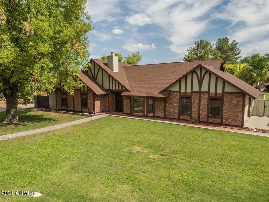 1527 E. Louis Way