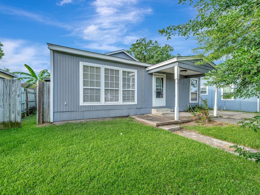 For Sale $165,000 • Co-Listing Agent