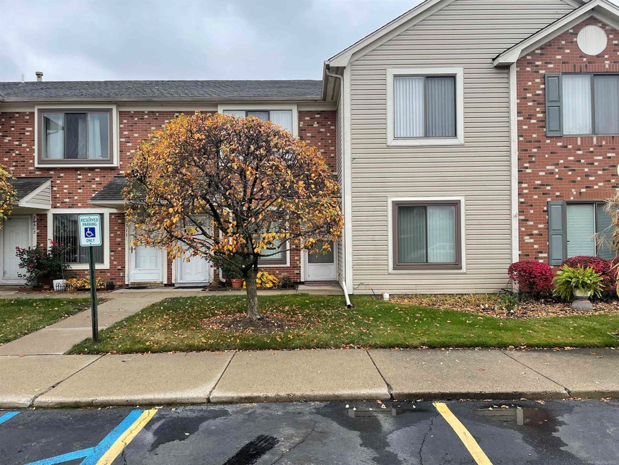 30505 Hidden Pines Ln, Roseville, MI 48066 - photo 1