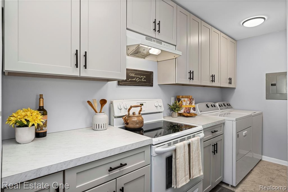 2917 Rockford Ct unit 36D, Lake Orion, MI 48360 - photo 1