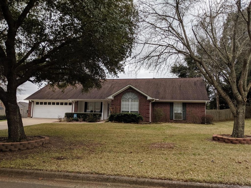 700 Oakview Dr, Nacogdoches, TX 75965 - photo 1