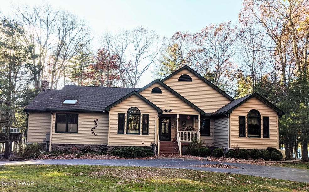 118 Hemlock Point Ct, Hawley, PA 18428 - photo 1