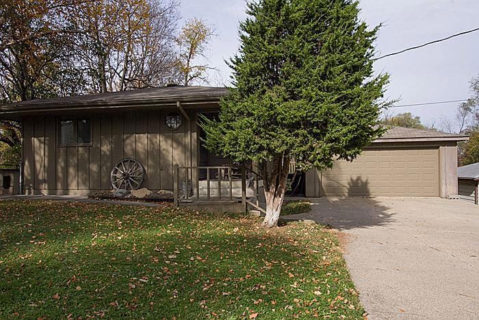 2950 E Oak Park Ave, Des Moines, IA 50317 - photo 1