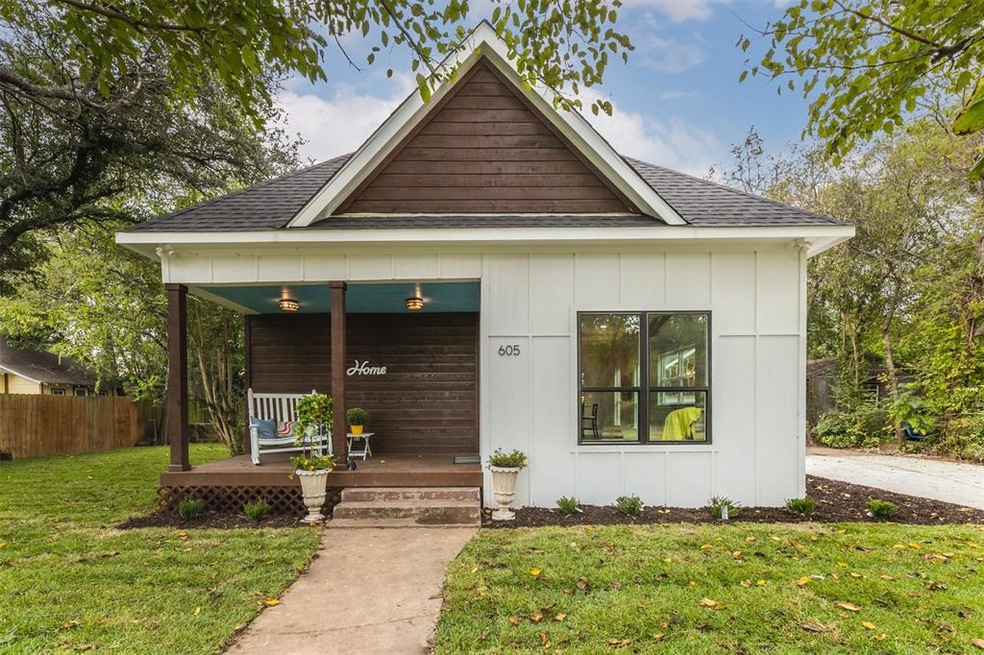 605 N Buffalo St, Cleburne, TX 76033 - photo 1