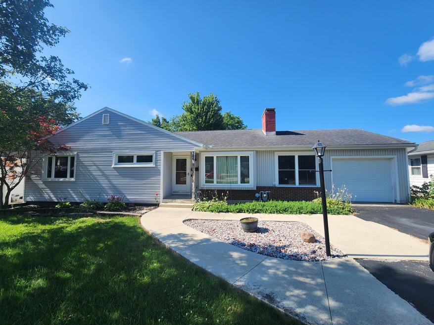 305 Glynwood Rd, Wapakoneta, OH 45895 - photo 1