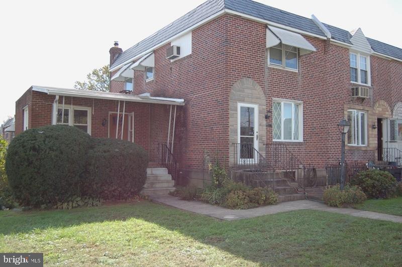 398 Westmont Dr, Darby, PA 19023 - photo 1