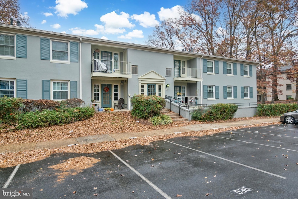 8312 Kingsgate Rd unit 534 J, Springfield, VA 22152 - photo 1