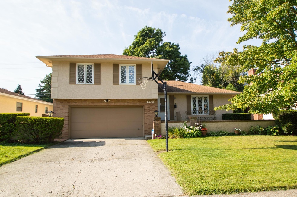 1673 Pin Oak Dr, Columbus, OH 43229 - photo 1