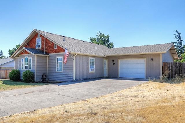 2070 NW Hawthorne Ave, Grants Pass, OR 97526 - photo 1