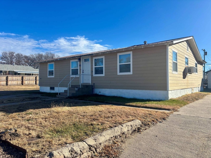 311 E Whittier St, Saint Francis, KS 67756 - photo 1