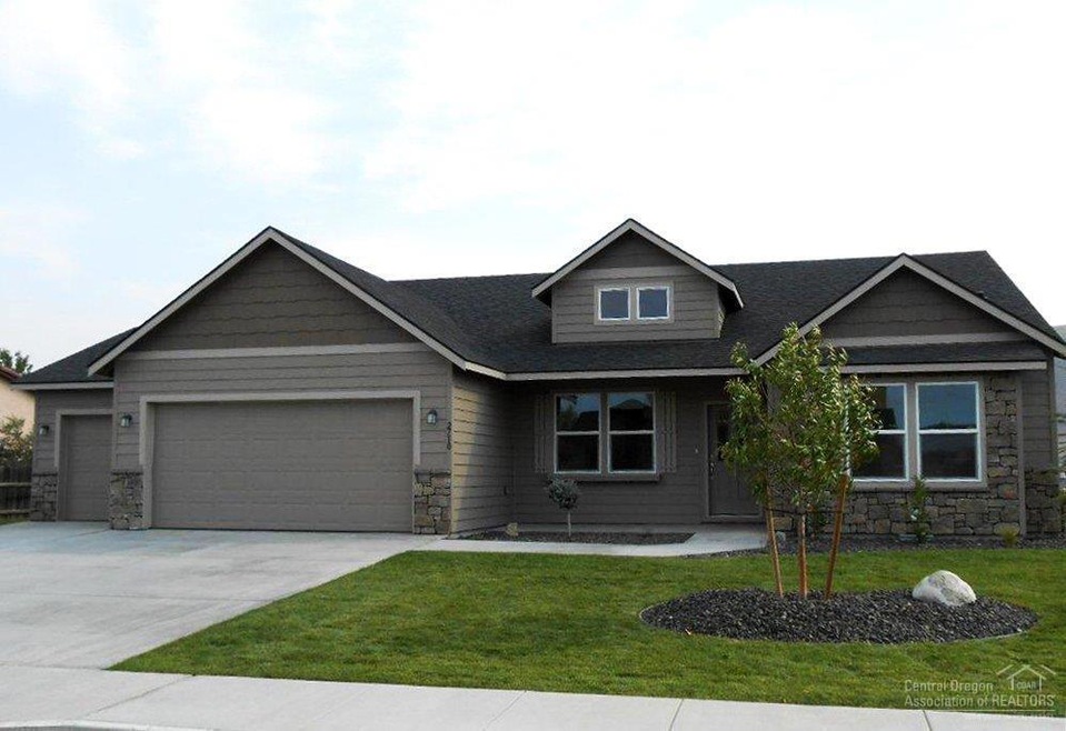 2854 SW 47th St, Redmond, OR 97756 - photo 1