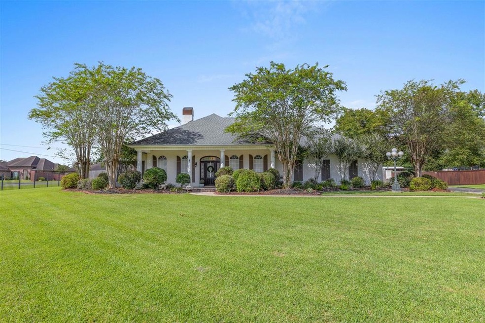 305 Natchez Dr, Lake Charles, LA 70611 - photo 1