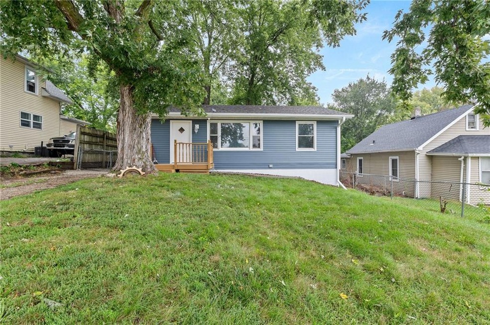1119 Bundy St, Des Moines, IA 50315 - photo 1