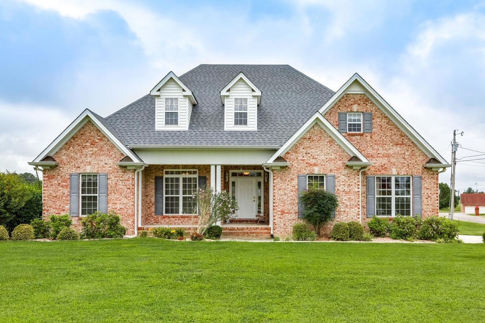 3 Bedroom/3 bath brick home with 2 large bonus rooms! Convenient to I-24 & Murfreesboro!