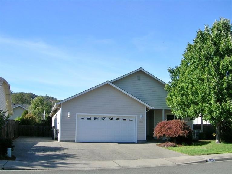 1810 SW J St, Grants Pass, OR 97526 - photo 1