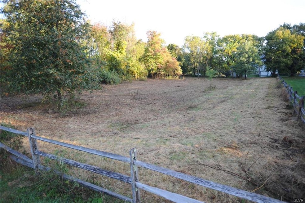 4549 Linda Ln, Emmaus, PA 18049 - photo 1