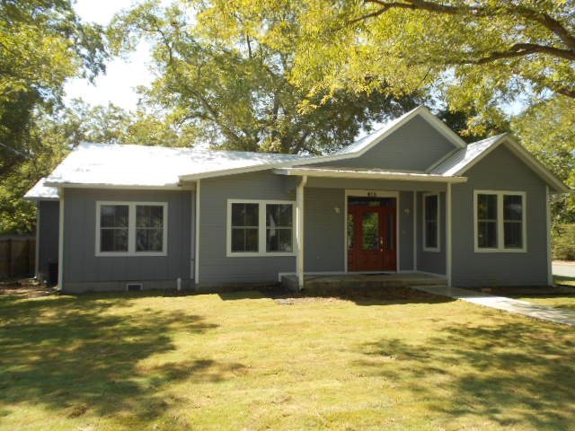 415 W College St, Fredericksburg, TX 78624 - photo 1
