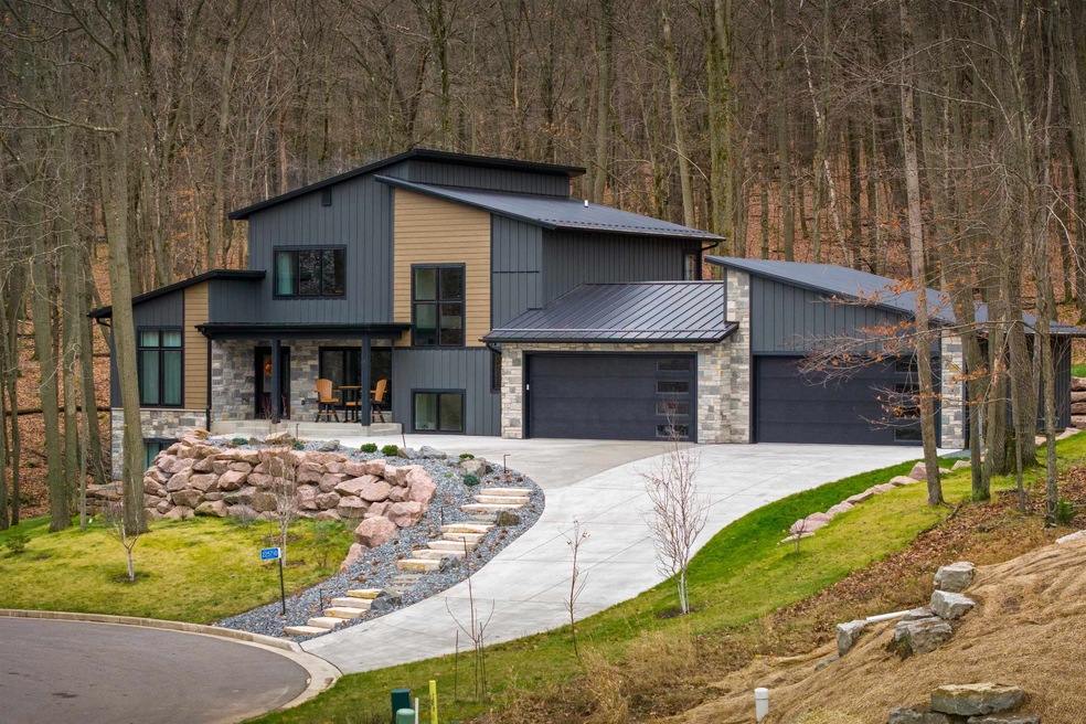 Sold $940,000 • Co-Listing Agent