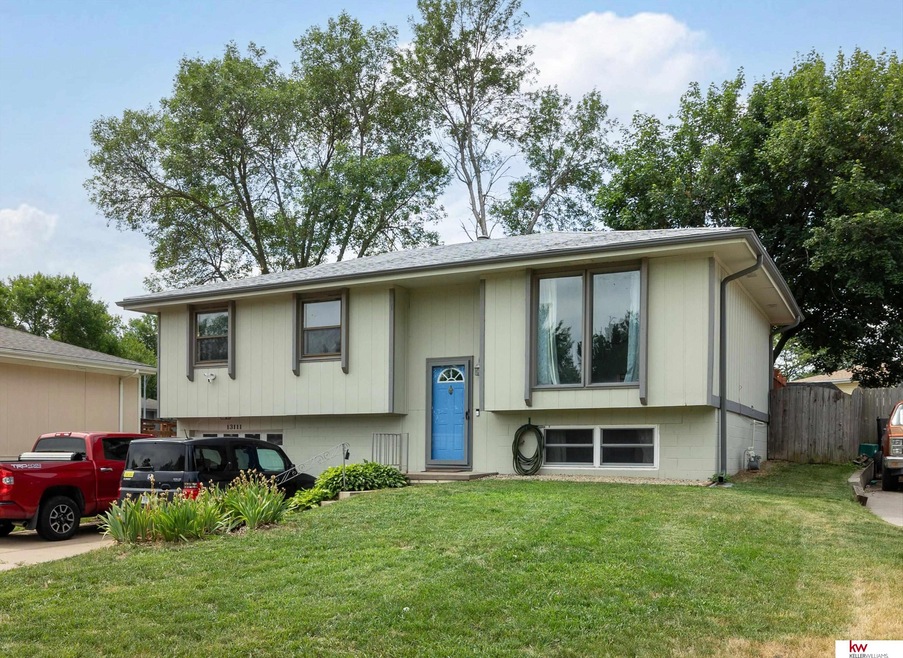 13111 Larimore Cir, Omaha, NE 68164 - photo 1