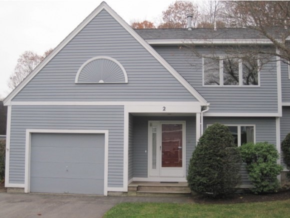 End Unit w/covered entry