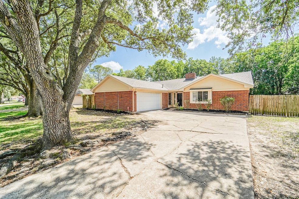 366 Dawn Hill Dr, Friendswood, TX 77546 - photo 1