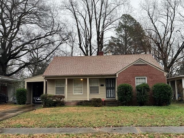 View of front of home featuring a front yard