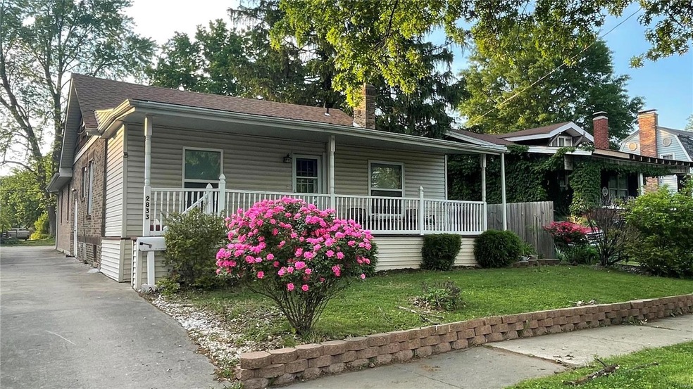 Welcome to 2833 Grand Ave.