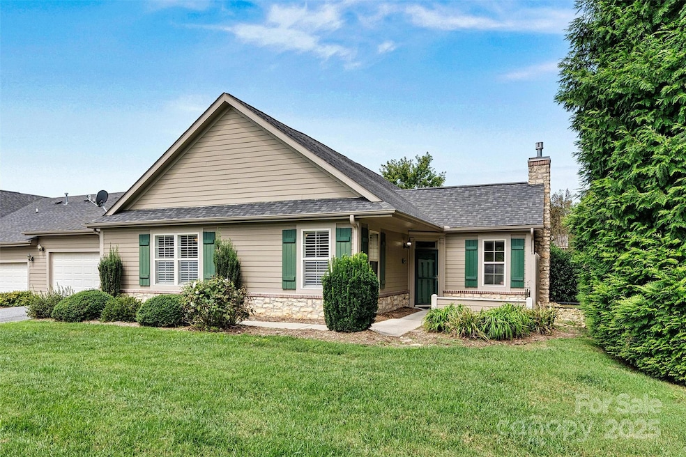 823 Wynnshire Dr unit B, Hickory, NC 28601 - photo 1