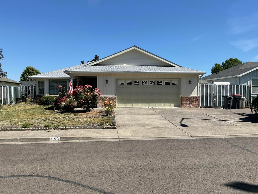 953 Westrop Dr, Central Point, OR 97502 - photo 1