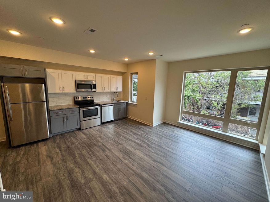 For Rent $1,425/month