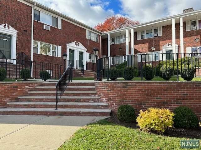 101-4 N Beverwyck Rd, Par-Troy Hills Twp., NJ 07034 - photo 1